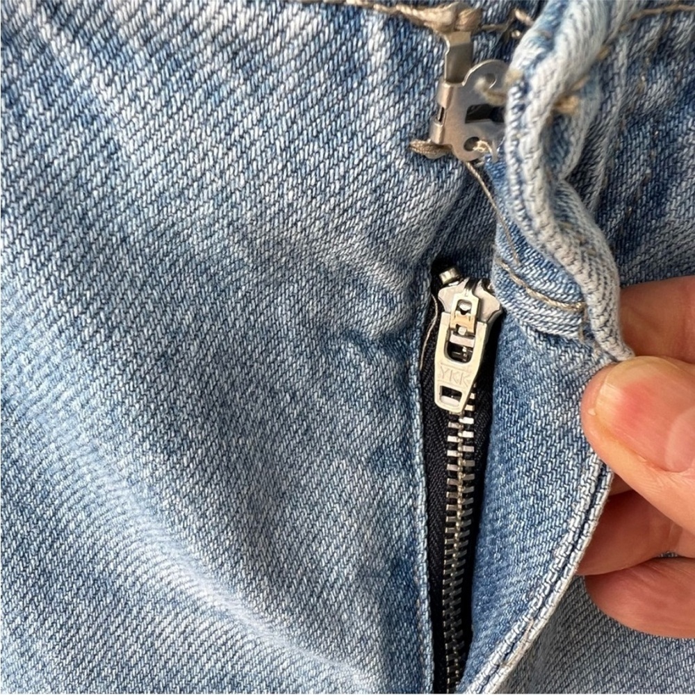 UNIVERSAL THREAD MEDIUM LIGHT
WASH BARREL JEANS S… - image 5